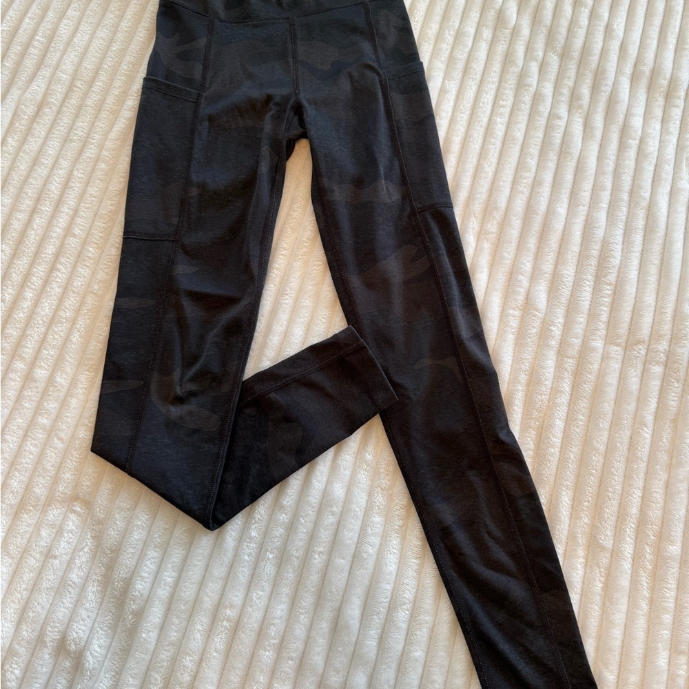 Aeropostale Dark Camo XS Leggings